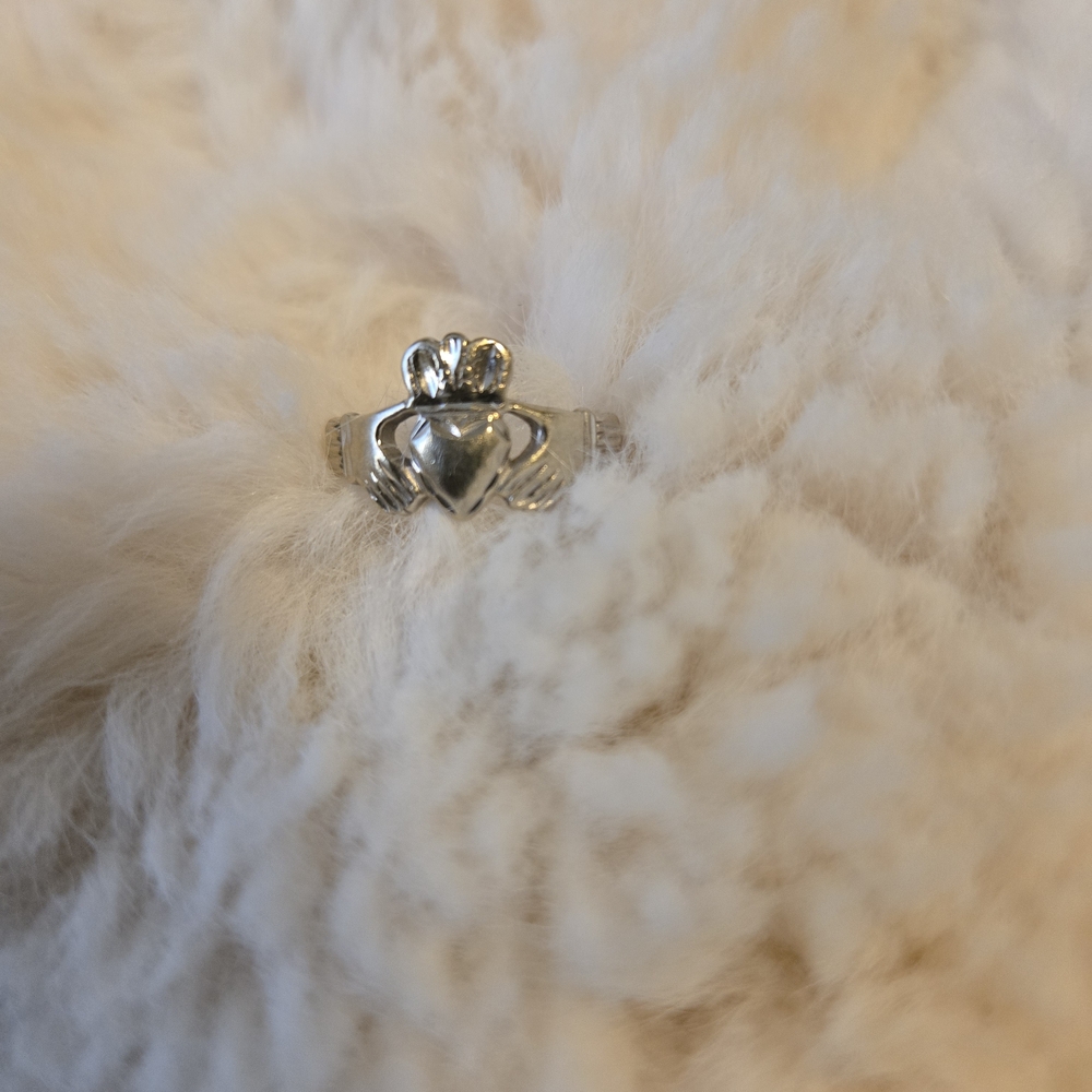 White Gold Claddagh Ring